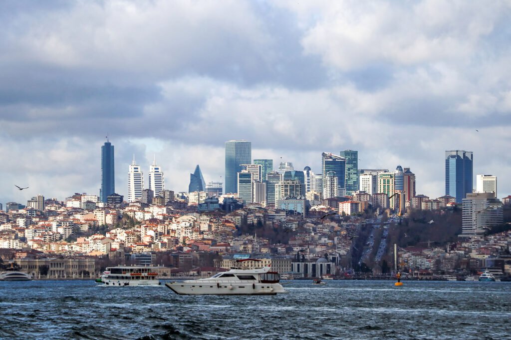 نکات مهم قبل از خرید ملک در ترکیه شامل بررسی قیمت واقعی، مناطق ممنوعه و قرارداد قانونی